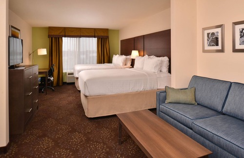 Dearborn Hotel | Relax at Holiday Inn Express & Suites Dearborn SW - Detroit
