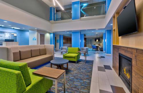 Effingham Hotel | Comfortable Stay at Holiday Inn Express & Suites Effingham