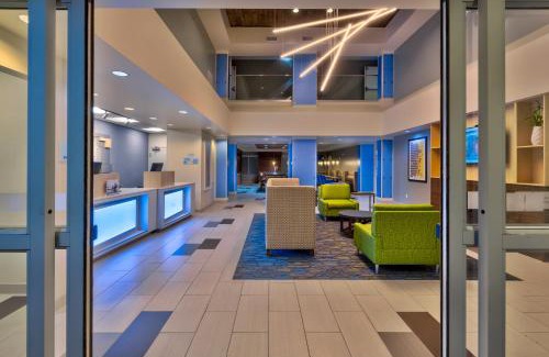Effingham Hotel | Comfortable Stay at Holiday Inn Express & Suites Effingham