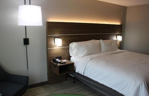 Enterprise Hotel | Family-Friendly Holiday Inn Express & Suites with Ocean Views