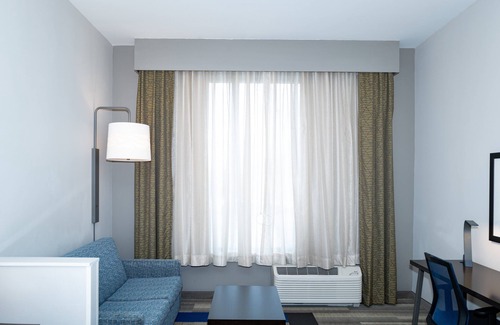 Franklin Hotel | Top-Rated Holiday Inn Express & Suites Franklin Awaits You