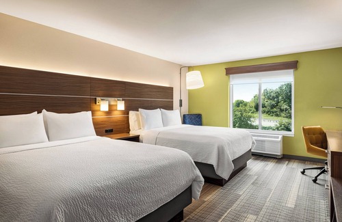 Halfway Hotel | Eco-Friendly Retreat at Holiday Inn Express Hagerstown