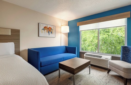 Halfway Hotel | Eco-Friendly Retreat at Holiday Inn Express Hagerstown