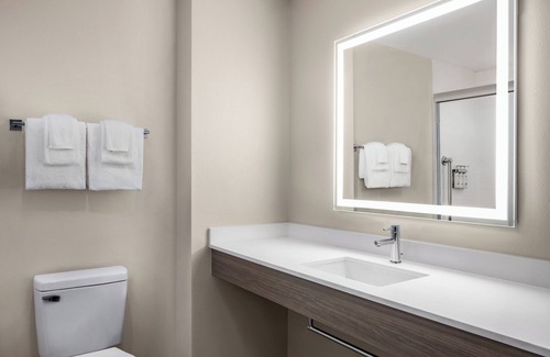 Halfway Hotel | Eco-Friendly Retreat at Holiday Inn Express Hagerstown