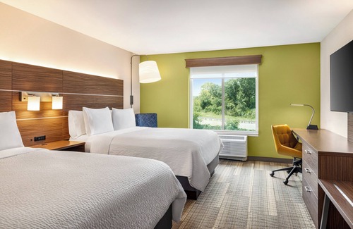 Halfway Hotel | Eco-Friendly Retreat at Holiday Inn Express Hagerstown