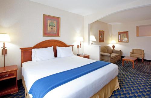 Orangeburg Hotel | Discover Comfort at Holiday Inn Express & Suites Orangeburg
