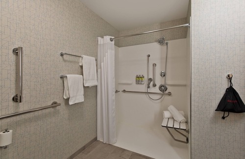 Portland Hotel | Discover Comfort at Holiday Inn Express Portland Airport