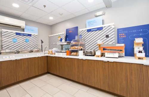Arden-Arcade Hotel | Comfortable Stay at Holiday Inn Express Sacramento NE Cal Expo