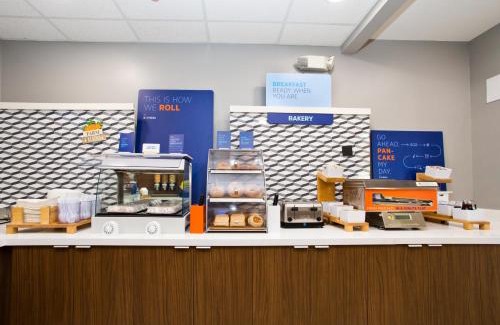 Arden-Arcade Hotel | Comfortable Stay at Holiday Inn Express Sacramento NE Cal Expo