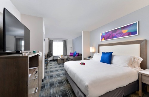 Mission Valley West Hotel | Discover Holiday Inn Express & Suites in Mission Valley