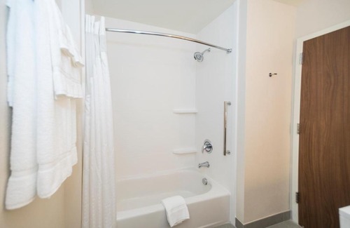 Southaven Hotel | Guest Rated 8.8: Holiday Inn Express & Suites Southaven