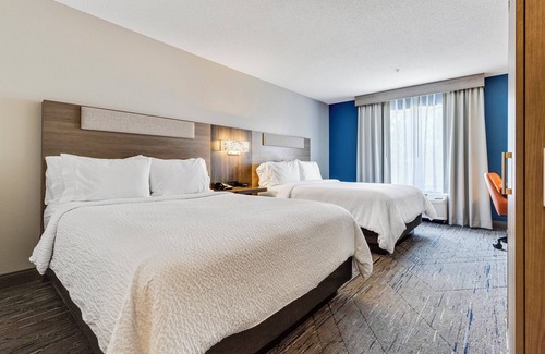 Starkville Hotel | Comfortable Stay at Holiday Inn Express & Suites Starkville