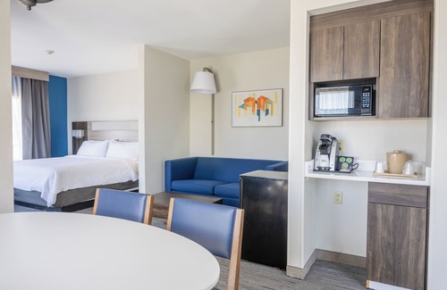 Vicksburg Hotel | Discover Holiday Inn Express & Suites Vicksburg: Family-Friendly Stay
