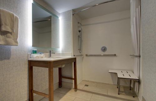 Wapakoneta Hotel | Comfortable Stay at Holiday Inn Express & Suites Wapakoneta