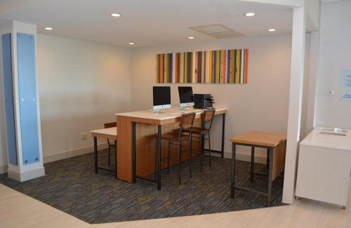 Waterville Hotel | Relax at Holiday Inn Express & Suites Waterville - North