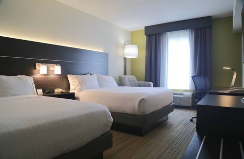 Airport Road Business Centre Hotel | Discover Holiday Inn Express & Suites Brampton with Pool