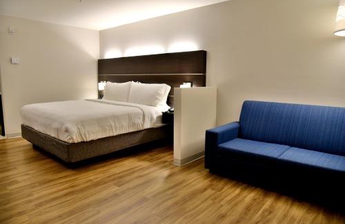 Downtown Gatineau Hotel | Inviting Holiday Inn Express & Suites Gatineau-Ottawa Hotel