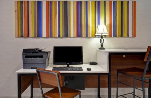 East Texas Hotel | Convenient Stay at Holiday Inn Express & Suites Allentown