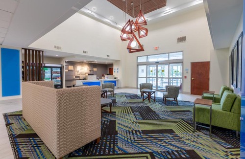 North Arlington Hotel | Discover Comfort at Holiday Inn Express Arlington North