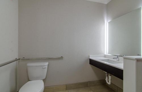 Atchison Hotel | Exceptional Stay at Holiday Inn Express & Suites Atchison