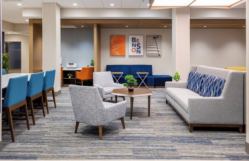 Benson Hotel | Comfortable Stay at Holiday Inn Express & Suites Benson