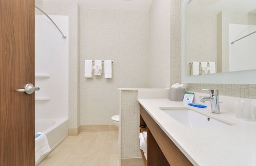 Chadron Hotel | Experience the Comfort of Holiday Inn Express & Suites Chadron