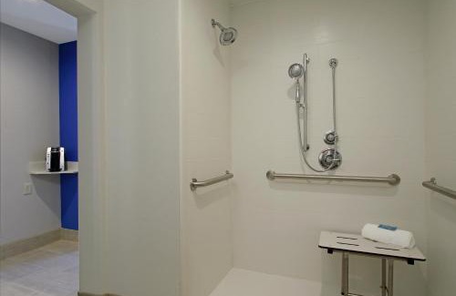 Columbus Hotel | Comfortable Stay at Holiday Inn Express Columbus North
