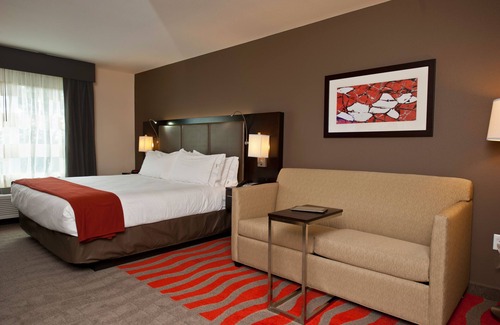 Easton Hotel | Convenient Stay at Holiday Inn Express & Suites Columbus