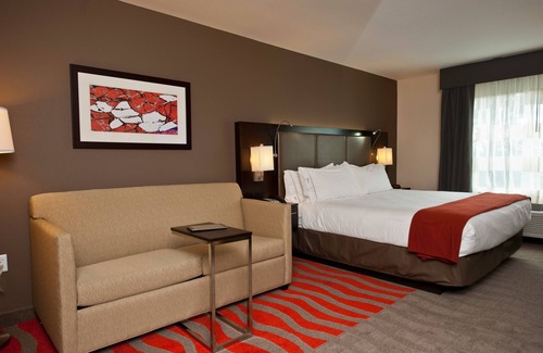 Easton Hotel | Convenient Stay at Holiday Inn Express & Suites Columbus