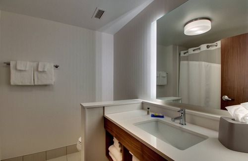Findlay Hotel | Guest Rated 9.4: Holiday Inn Express & Suites Findlay North