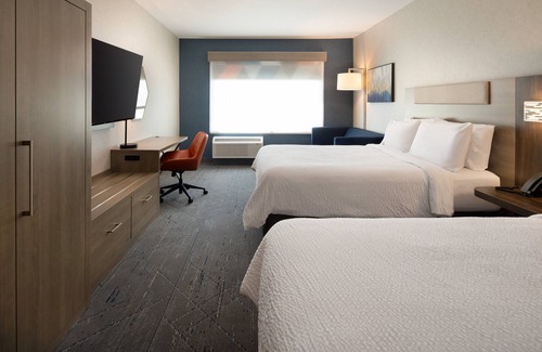 Raisin Hotel | Comfortable Stay at Holiday Inn Express & Suites Fresno Airport