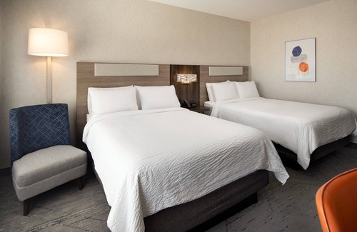 Raisin Hotel | Comfortable Stay at Holiday Inn Express & Suites Fresno Airport