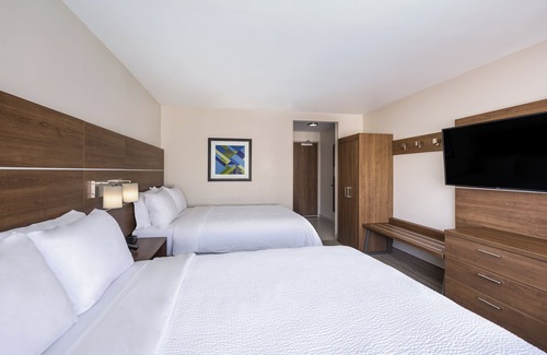 Gilbert Hotel | Top-Rated Holiday Inn Express & Suites Phoenix East - Gilbert