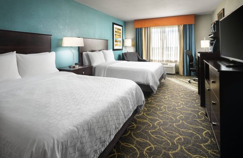 Grapevine Hotel | Stylish Stay at Holiday Inn Express & Suites DFW - Grapevine
