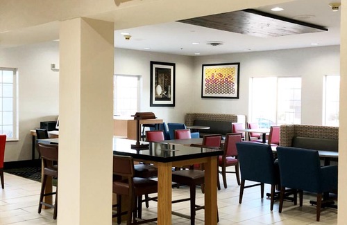 Harrison Hotel | Discover Holiday Inn Express & Suites Harrison - Family-Friendly Stays