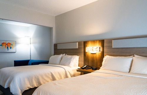Hiawassee Hotel | Inviting Holiday Inn Express & Suites Hiawassee with Pool