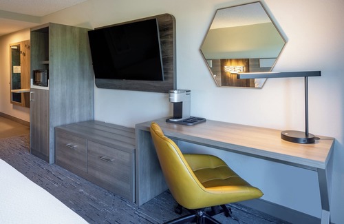 Newberry Hotel | Inviting Holiday Inn Express & Suites Newberry with Pool