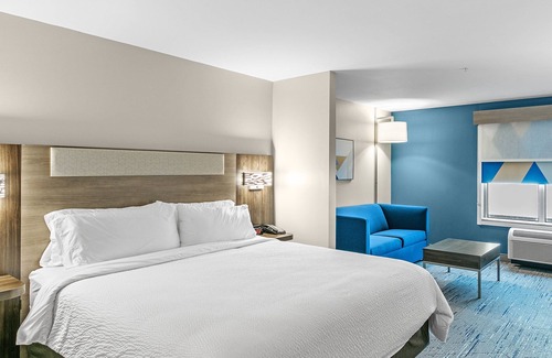 Laurel Hotel | Discover Holiday Inn Express Nokomis: Guest Rated 9.6/10