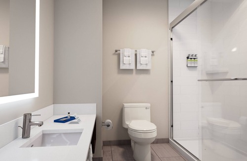 Laurel Hotel | Discover Holiday Inn Express Nokomis: Guest Rated 9.6/10