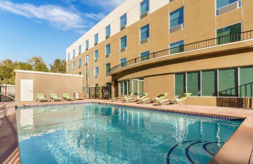 Oakhurst Hotel | Explore Holiday Inn Express Oakhurst-Yosemite: Pet Friendly!