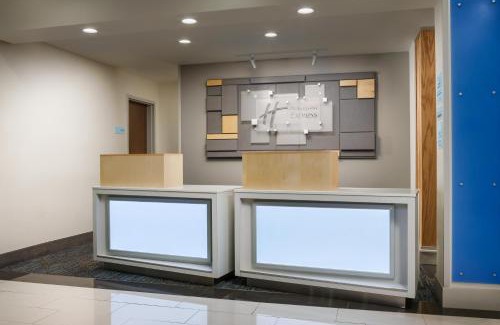 Oakhurst Hotel | Explore Holiday Inn Express Oakhurst-Yosemite: Pet Friendly!