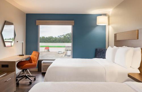 Opelousas Hotel | Pet-Friendly Holiday Inn Express & Suites Opelousas Awaits