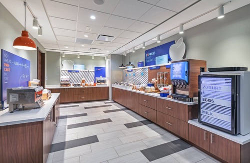 Parsons Hotel | Discover Comfort at Holiday Inn Express & Suites Parsons