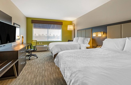 Governmental Mall Hotel | Discover Holiday Inn Express & Suites Phoenix Dwtn - State Capitol