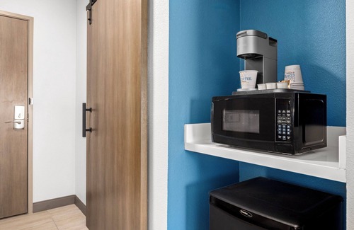 Maryvale Hotel | Discover Holiday Inn Express & Suites Phoenix West Tolleson