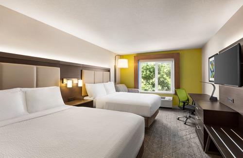 Redding Hotel | Comfortable Stay at Holiday Inn Express & Suites Redding