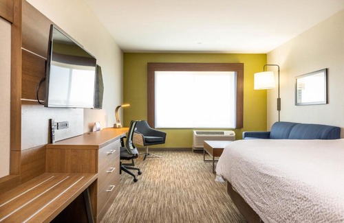 South San Jose Hotel | Discover Family-Friendly Comfort at Holiday Inn Express San Jose