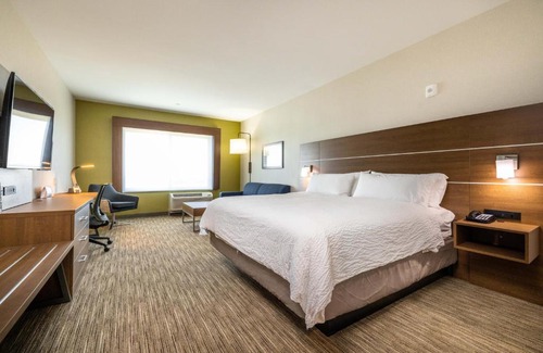 South San Jose Hotel | Discover Family-Friendly Comfort at Holiday Inn Express San Jose