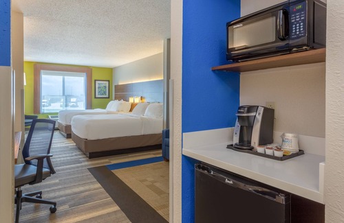 Vandalia Hotel | Highly Rated Holiday Inn Express & Suites Vandalia Awaits