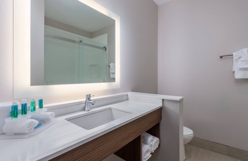 Vandalia Hotel | Highly Rated Holiday Inn Express & Suites Vandalia Awaits